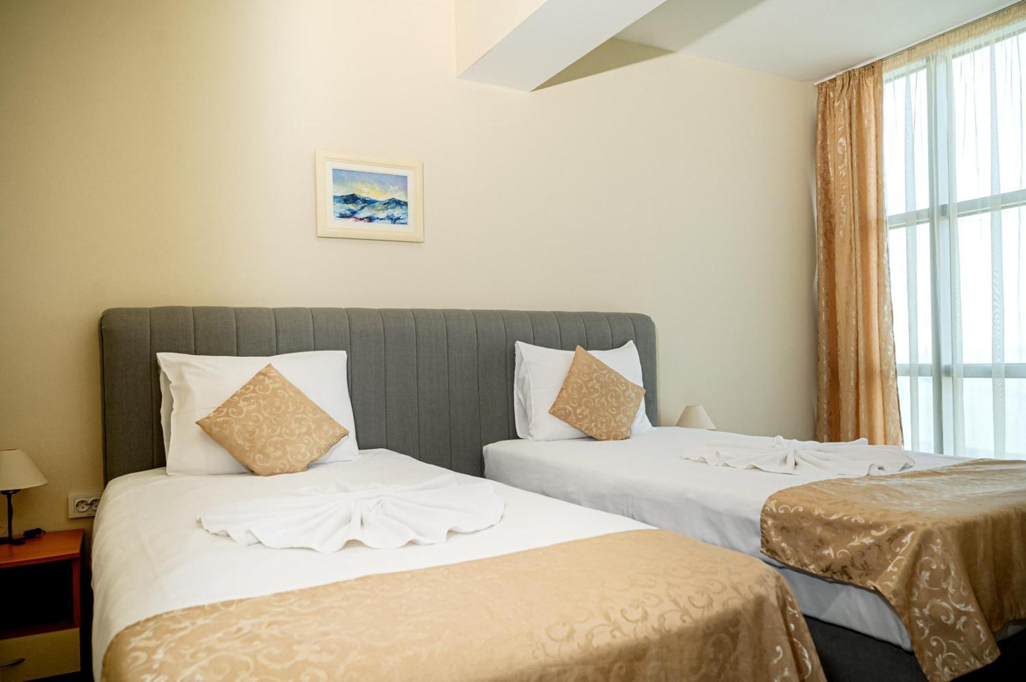Paradise Hotel & Relax Center Pomorie Exterior photo